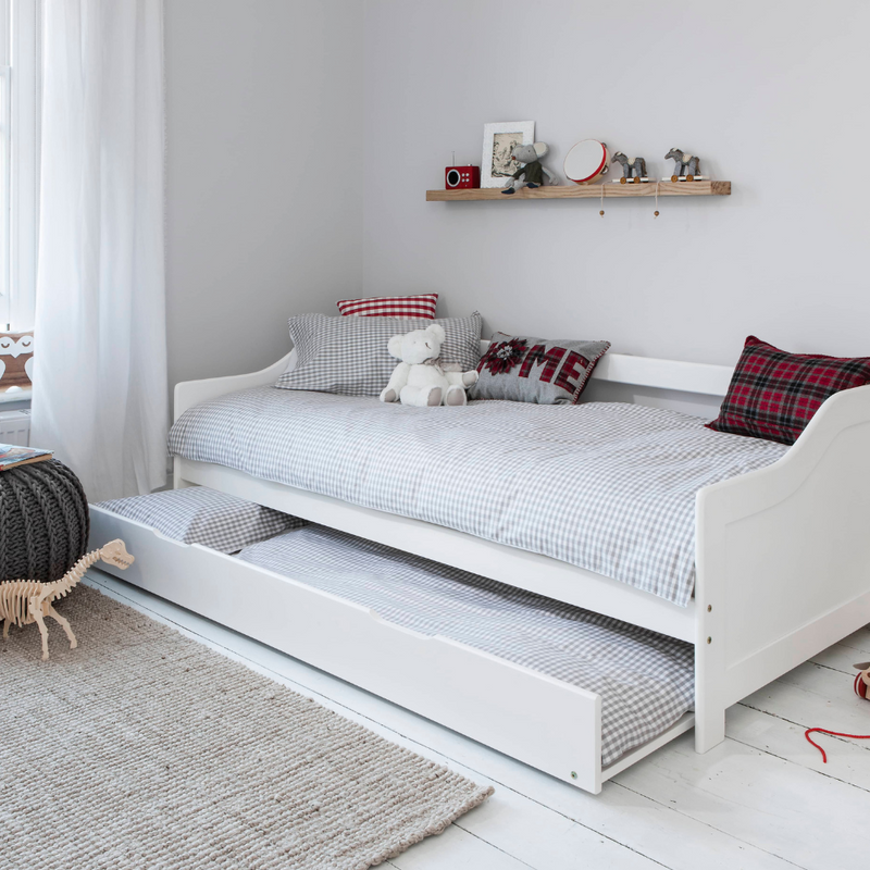 Hove Day Bed with Pullout Trundle in Classic White