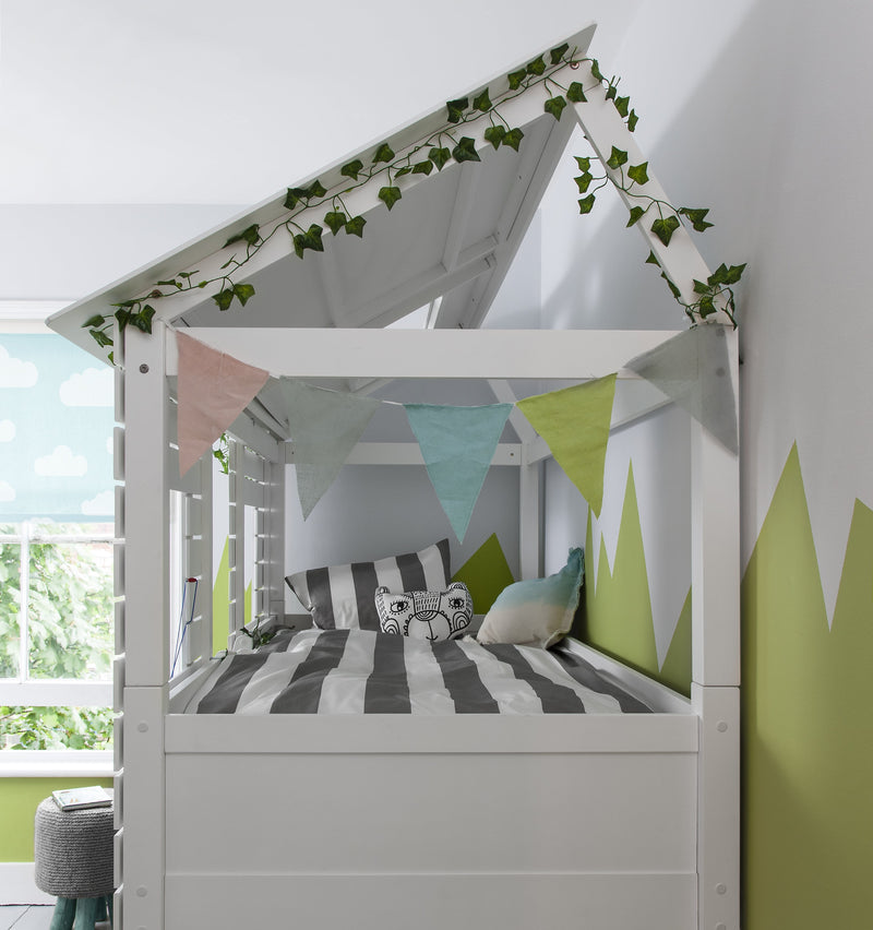 Christopher Treehouse Midsleeper Bed with Sleepover Underbed & Hans Window in Classic White