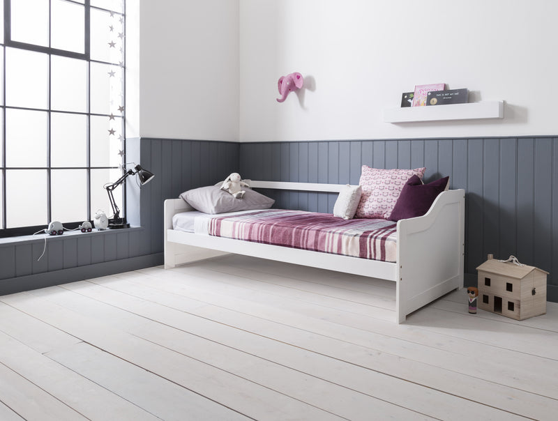 Esben Day Bed with Pull out Trundle in Classic White