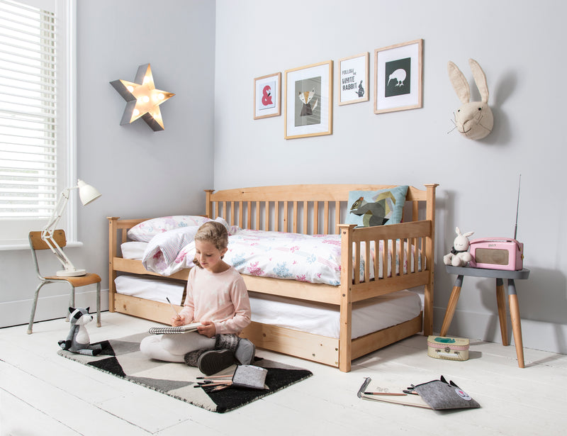 Isabella Day Bed with Pull out Trundle in Natural Pine