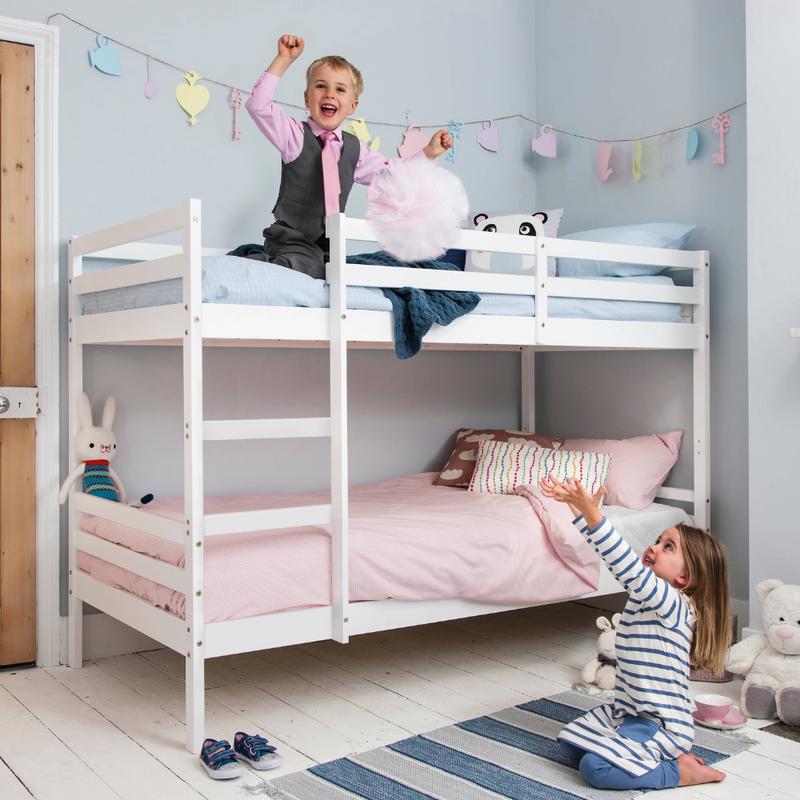 Jakke Bunk Bed with Straight Ladder in Classic White
