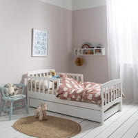 Juni Toddler Bed with Pull-Out Trundle Solid Wood in Classic White