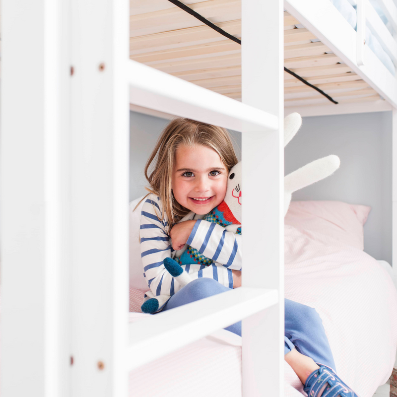 Jakke Bunk Bed with Straight Ladder in Classic White