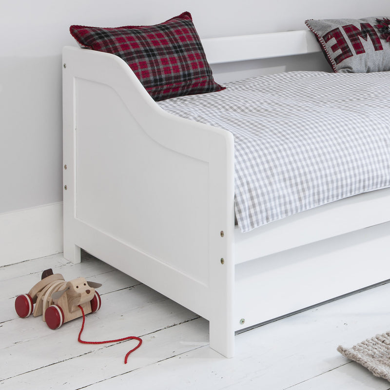 Hove Day Bed with Pullout Trundle in Classic White