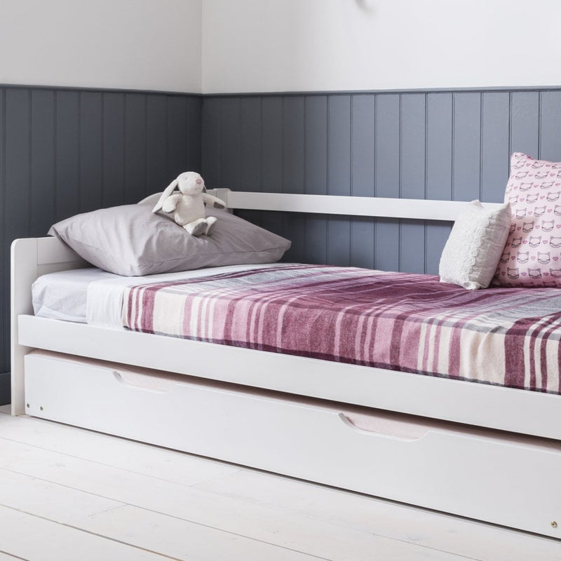 Hove Day Bed with Pullout Trundle in Classic White