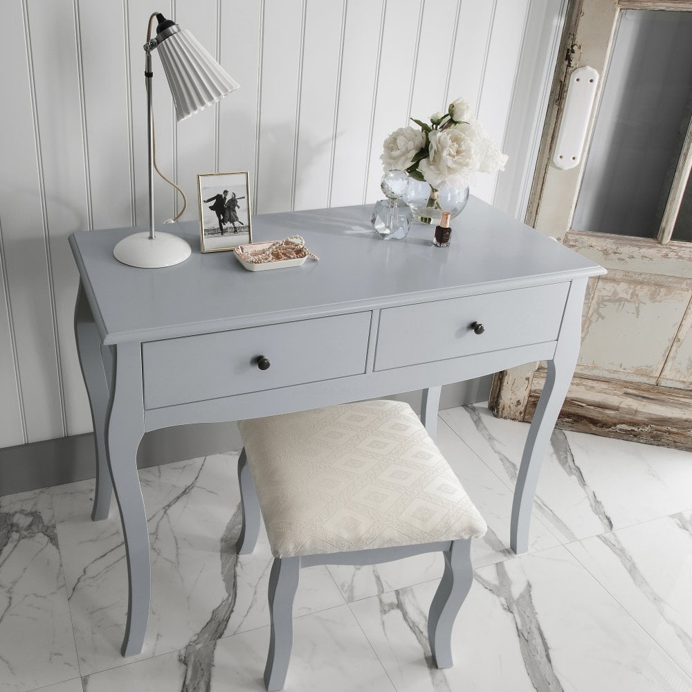 teenager dressing table